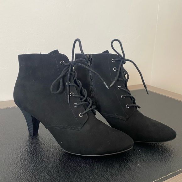 East 5th Shoes - Women’s East 5th Black Lace-Up Heeled Boots